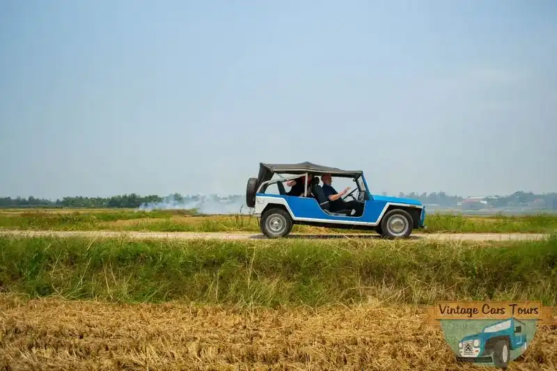 Citroën La Dalat classic car driving through the rice fields of Hoi An - guided vintage car tour Vietnam
